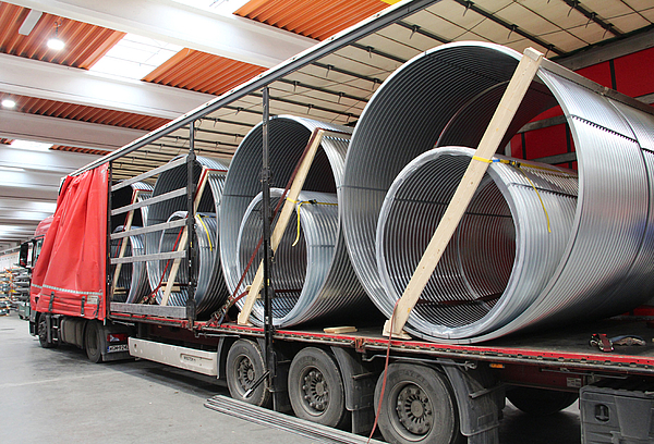 Loading of METU AF flanges for the rail tunnel between Lyon and Turin