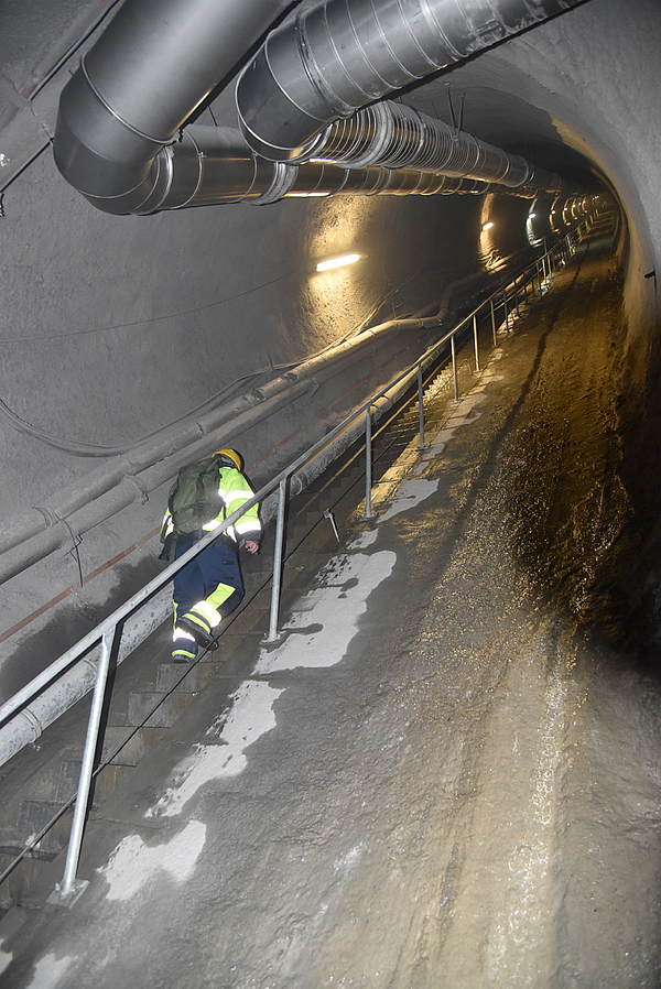 Tunnel raide avec conduits en acier inoxydable METU-FORM (centrale électrique de Linthal)